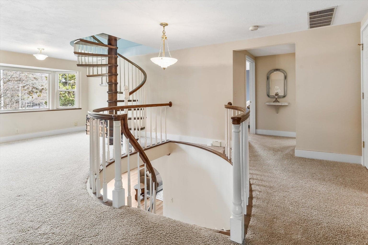 Photo of 898 NW Riverside Boulevard 26 of 44