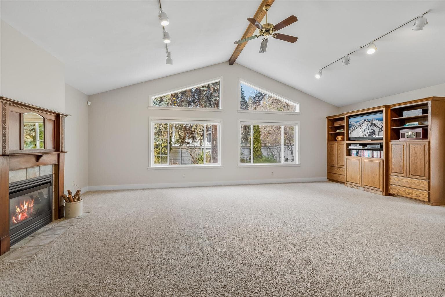 Photo of 898 NW Riverside Boulevard 19 of 44
