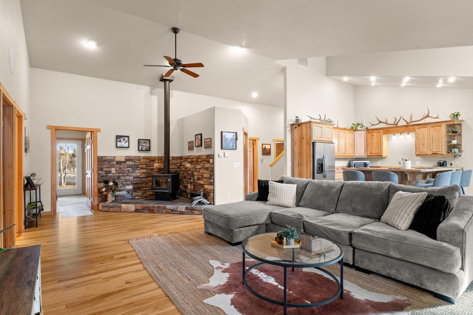 Photo of 6323 SE Cedar Hills Court 19 of 66