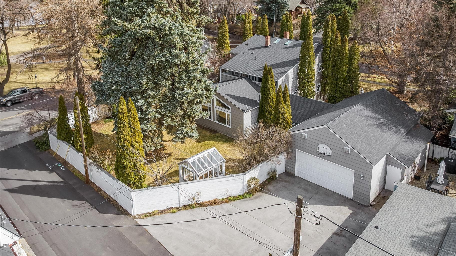 Photo of 898 NW Riverside Boulevard 40 of 44