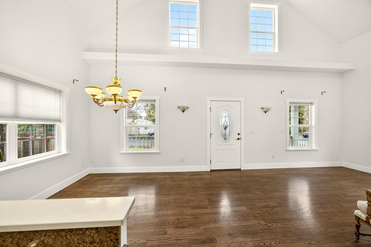 2 story living area w/ open concept floorplan