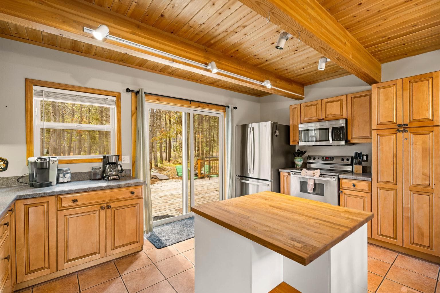 Photo of 17039 Cooper Drive 7 of 40