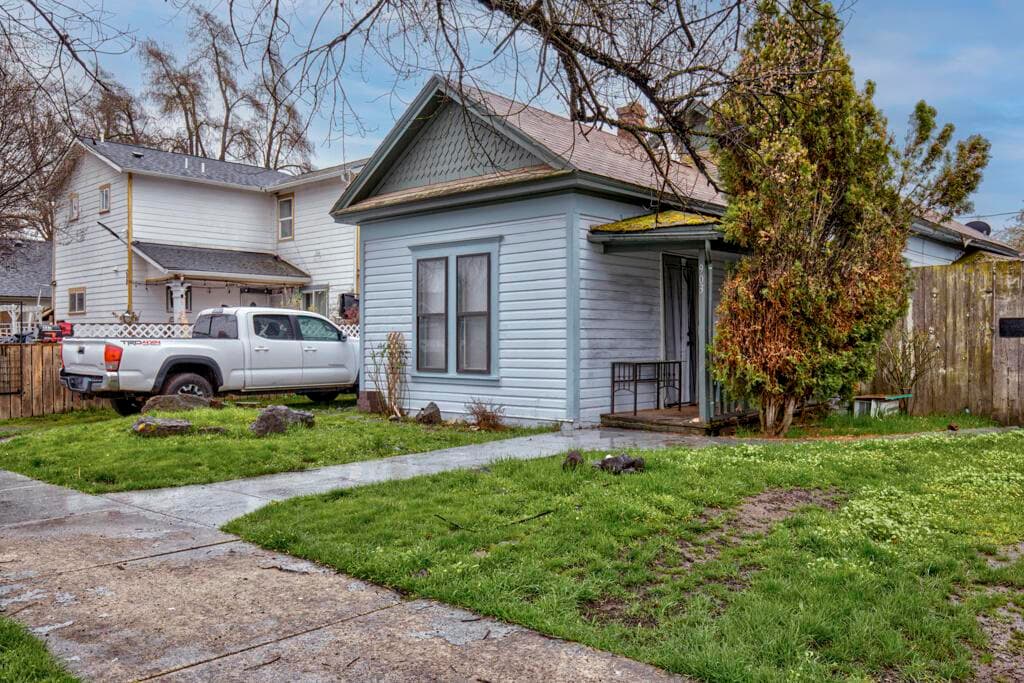 Photo of 903 11th 2 of 49
