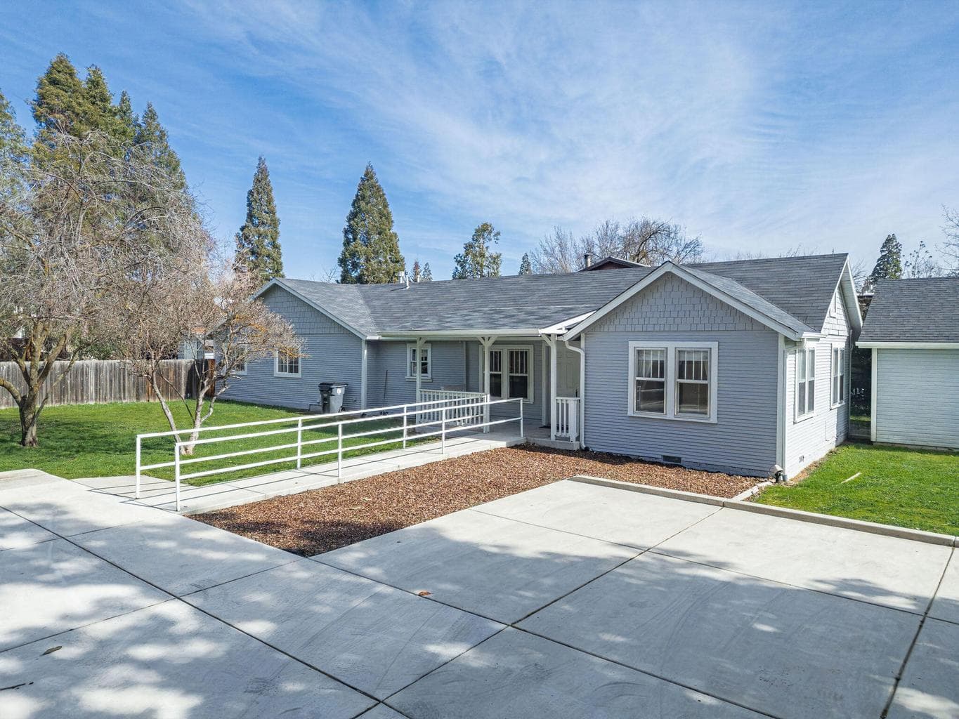 2165 Crestbrook