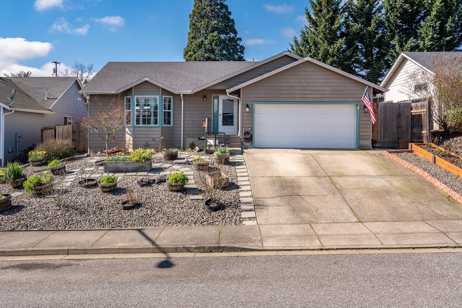 Photo of 380 Sunnyside 1 of 27