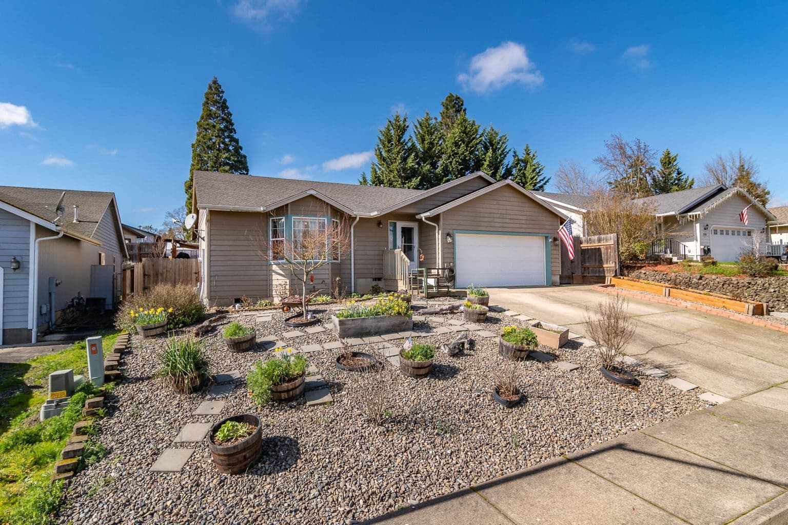 Photo of 380 Sunnyside 2 of 27