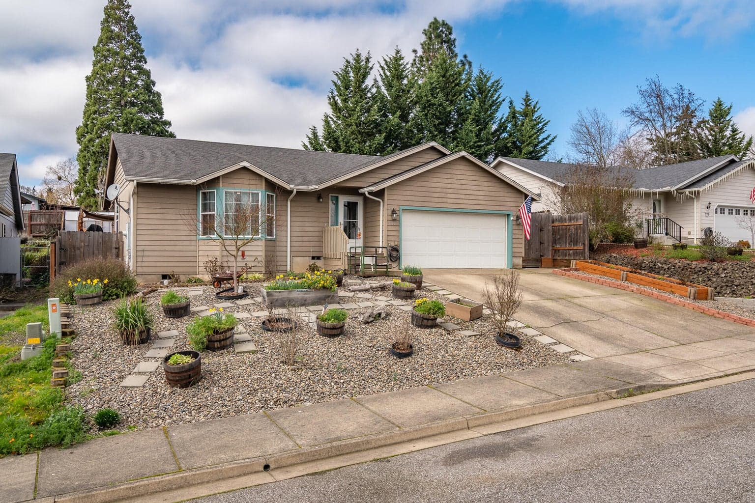 Photo of 380 Sunnyside 3 of 27