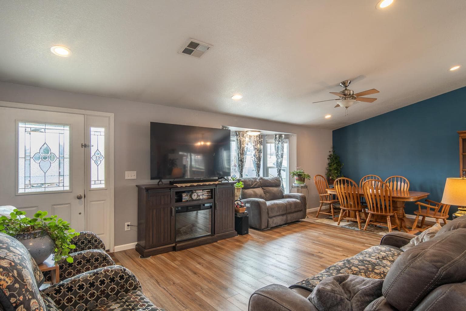 Photo of 380 Sunnyside 4 of 27