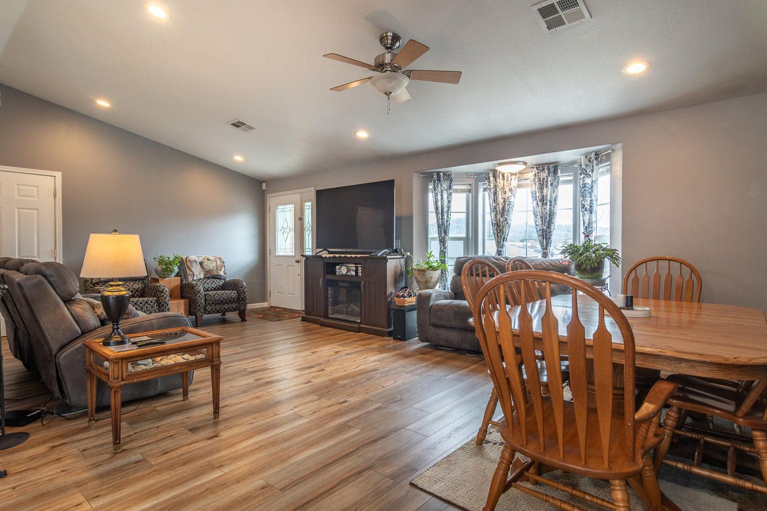 Photo of 380 Sunnyside 5 of 27