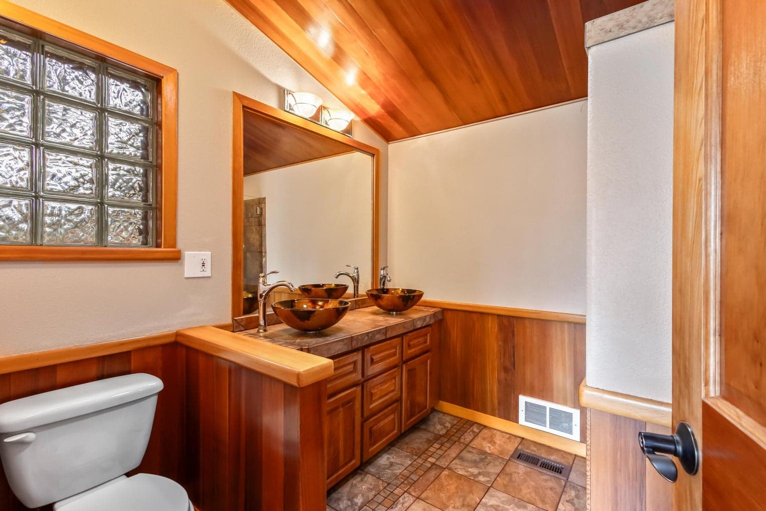 Main level primary bath