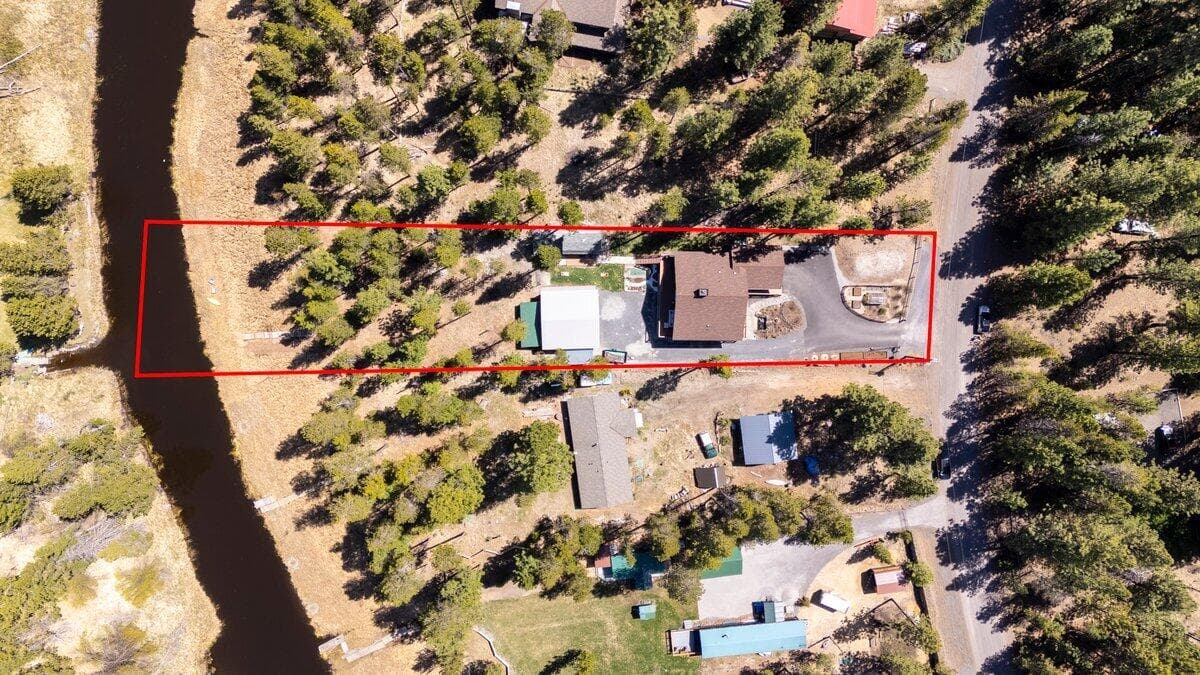 Boundary lines are approximate for this photo