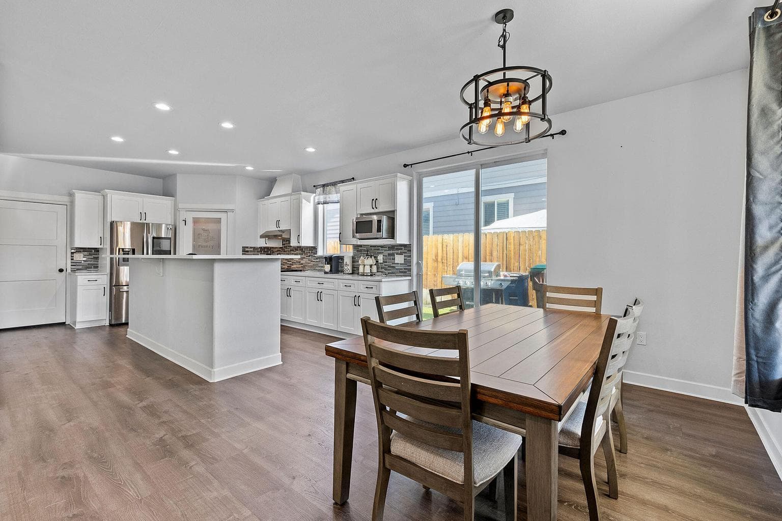 Dining/Kitchen