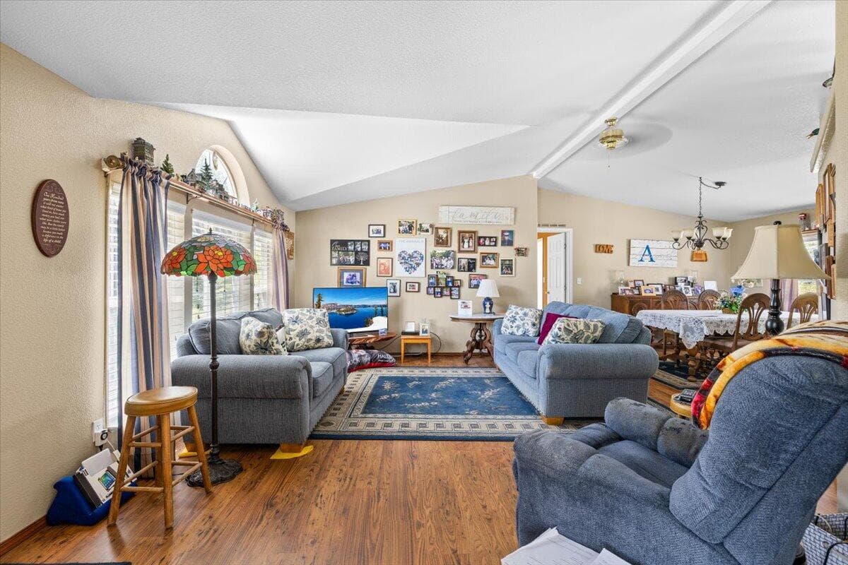 Photo of 4677 Williams 4 of 34