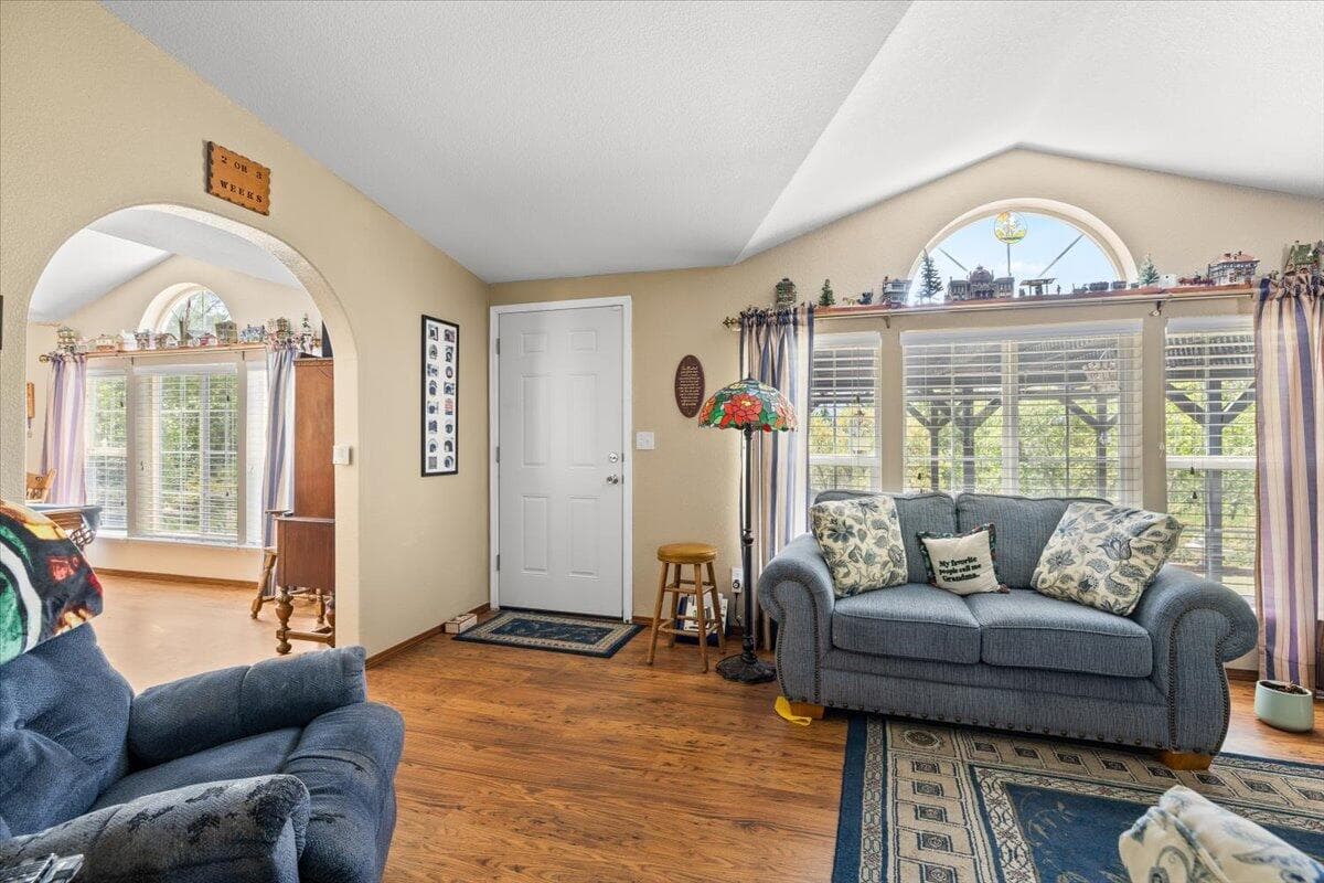 Photo of 4677 Williams 5 of 34