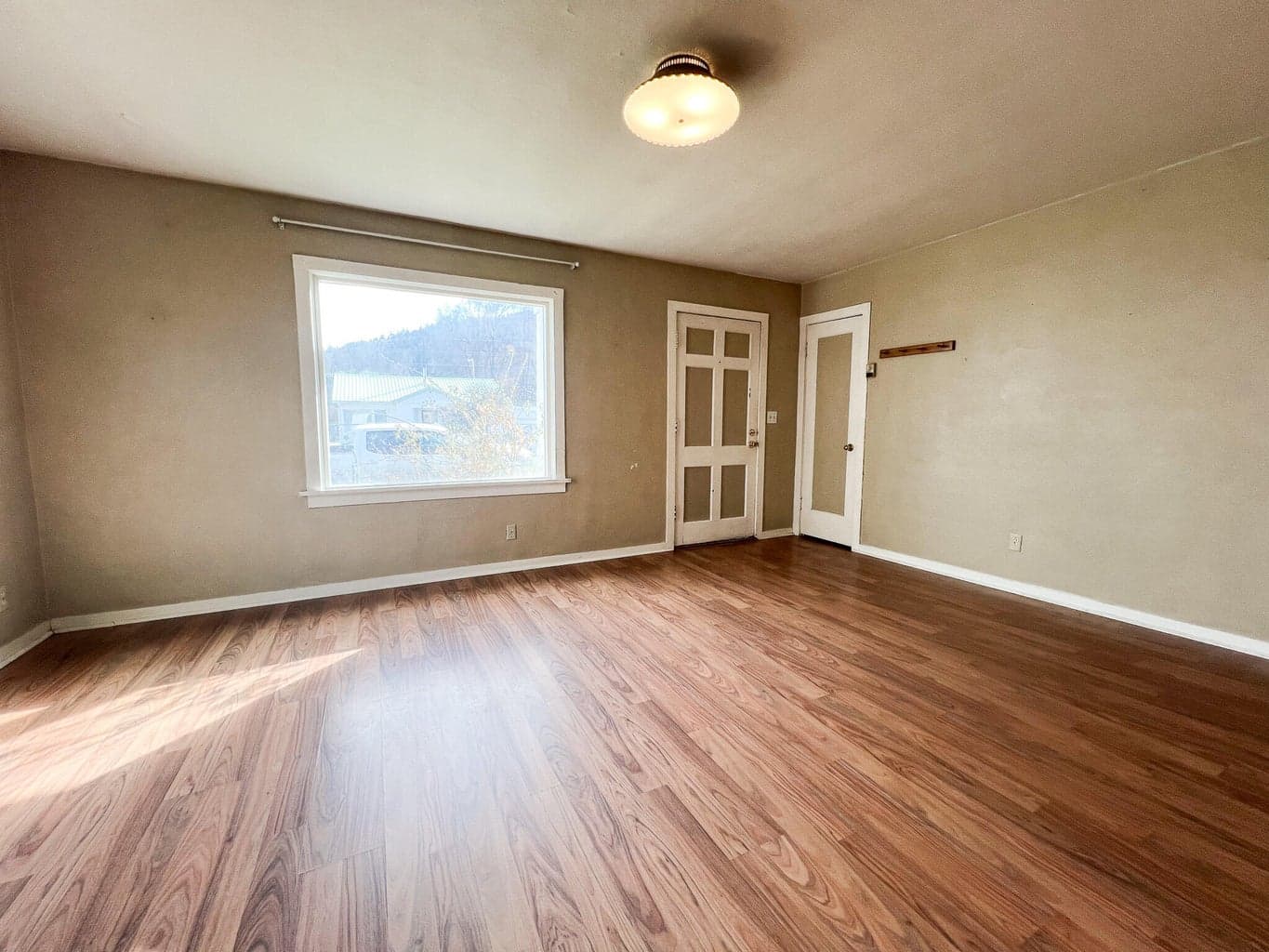 Photo of 317 3rd 5 of 26