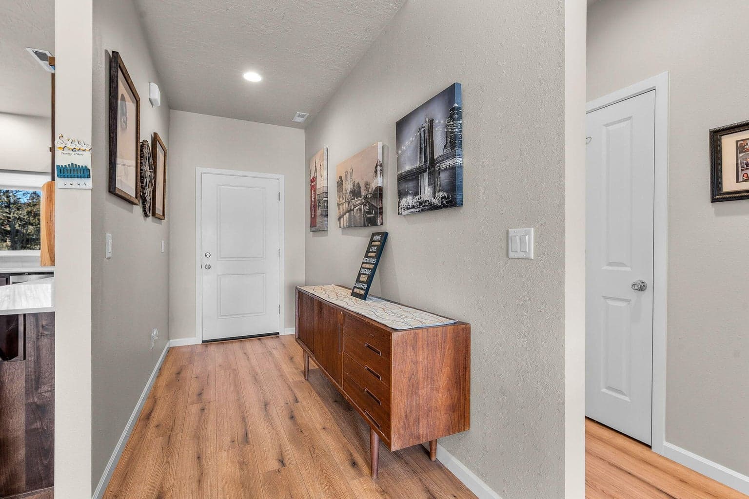 Spacious entryway