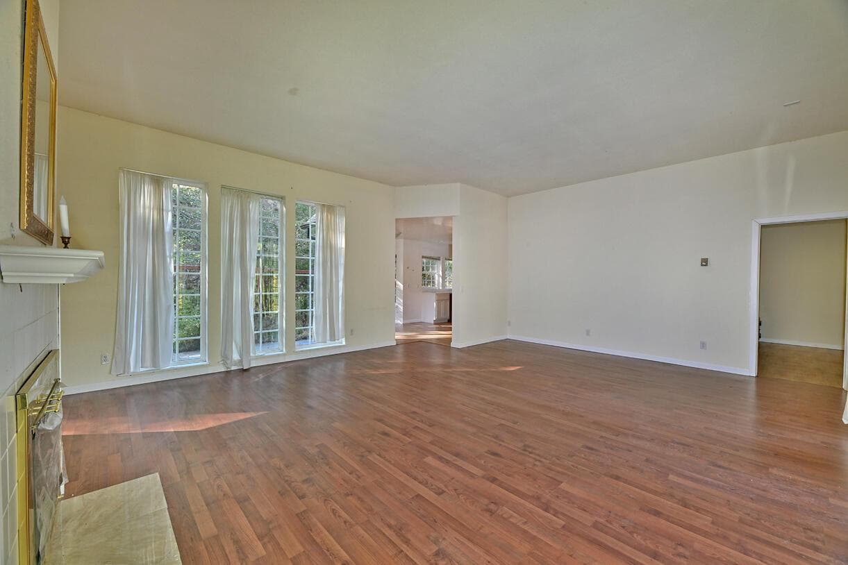 Photo of 1193 Greenview 5 of 37