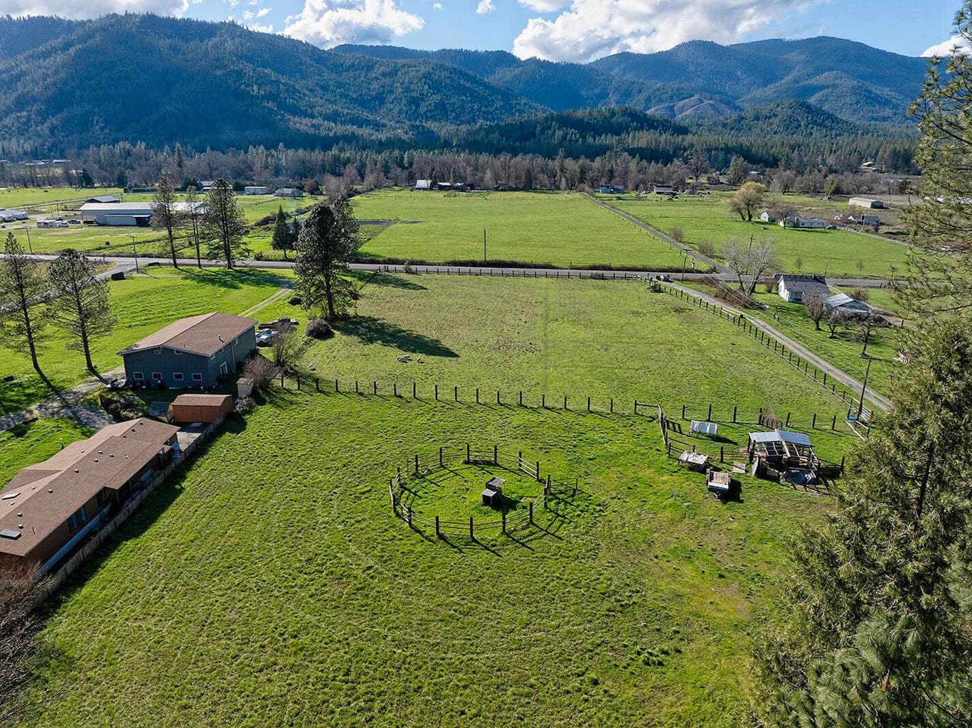 Photo of 6324 Evans Creek 2 of 31