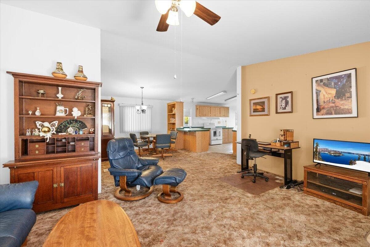Photo of 633 Archwood 5 of 22
