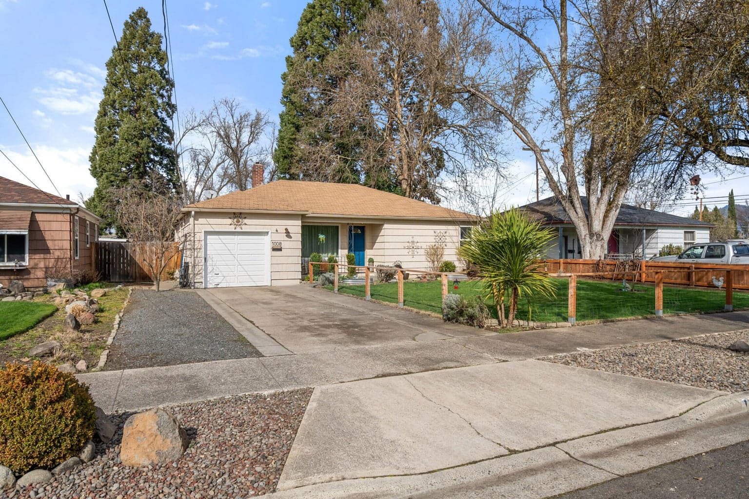 Photo of 1008 Mount Pitt 1 of 28