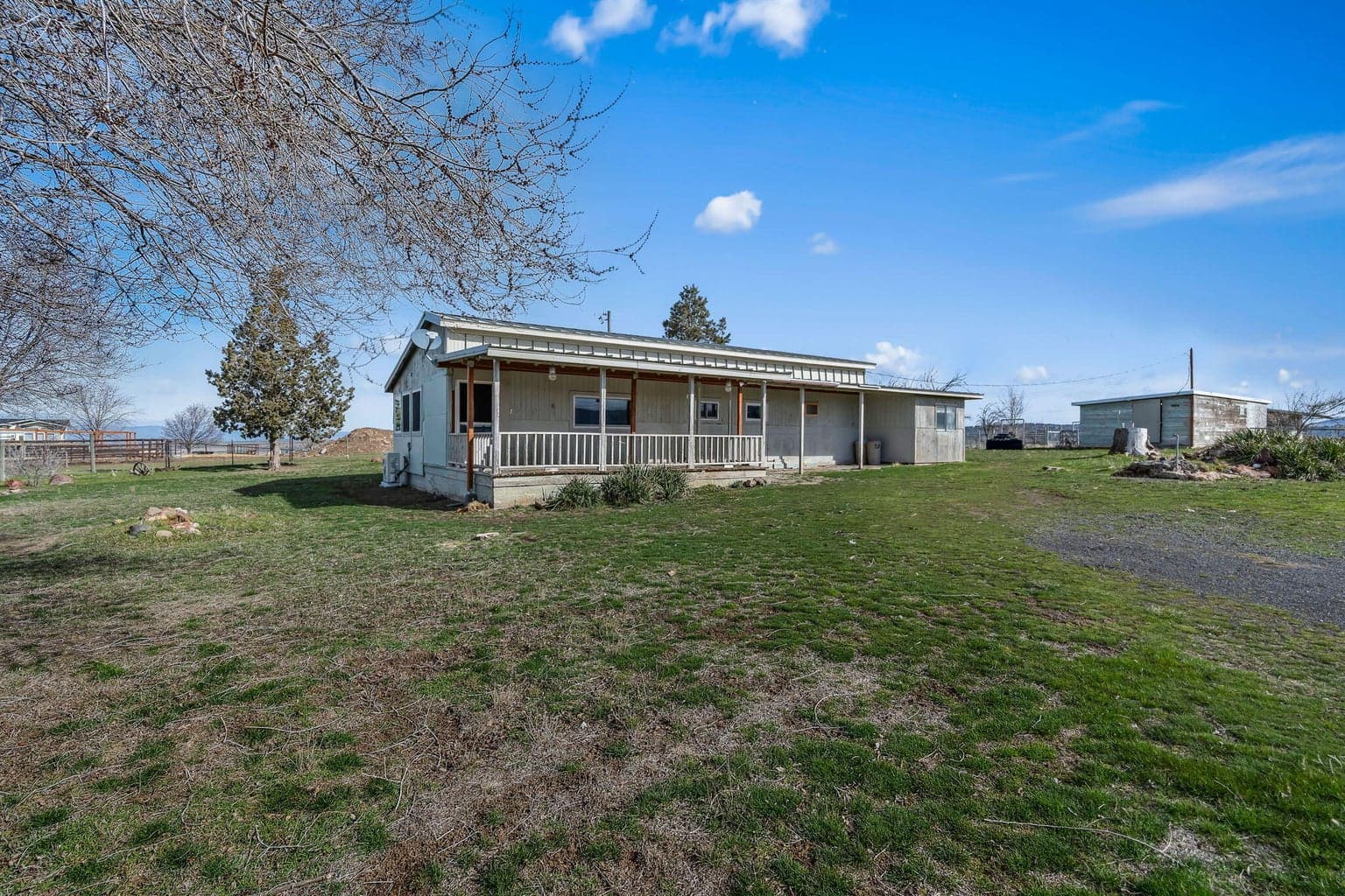 Photo of 2748 Loucks 3 of 35