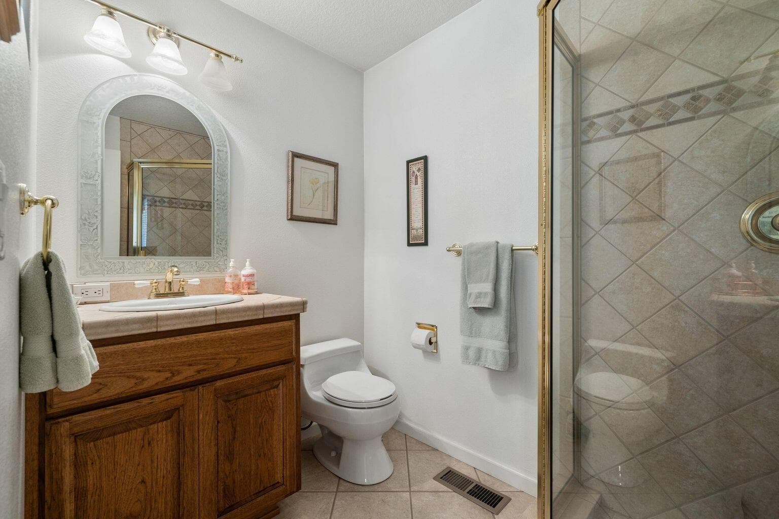 2nd Floor main bath
