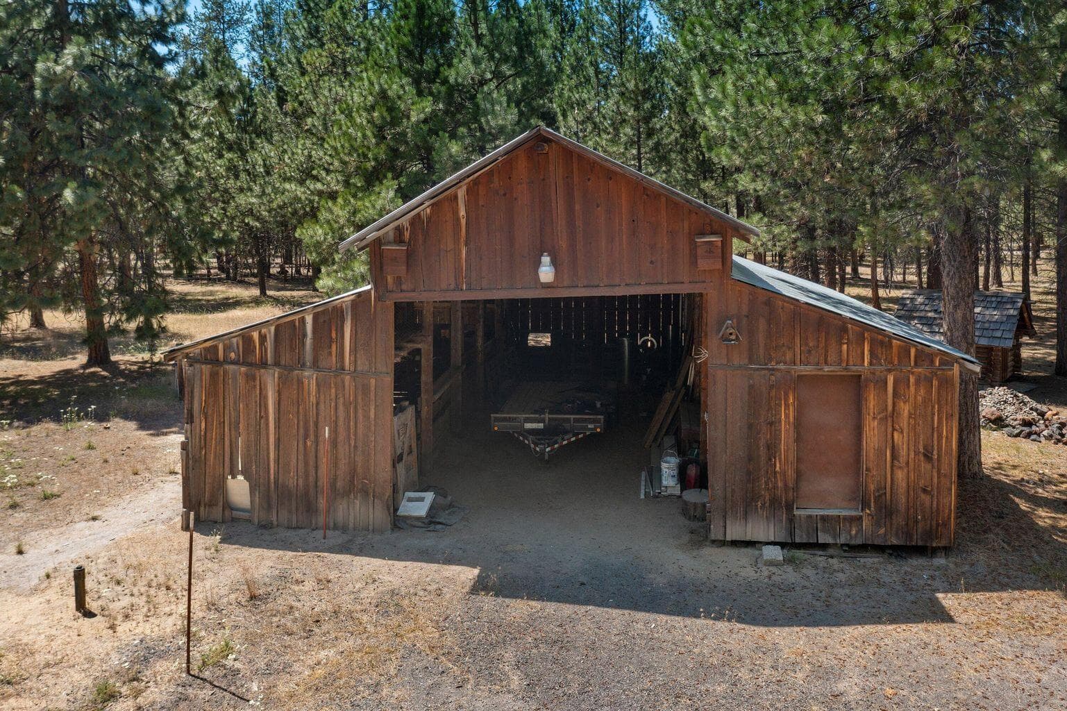 Horse barn w/2 stalls, hay storage and tack room