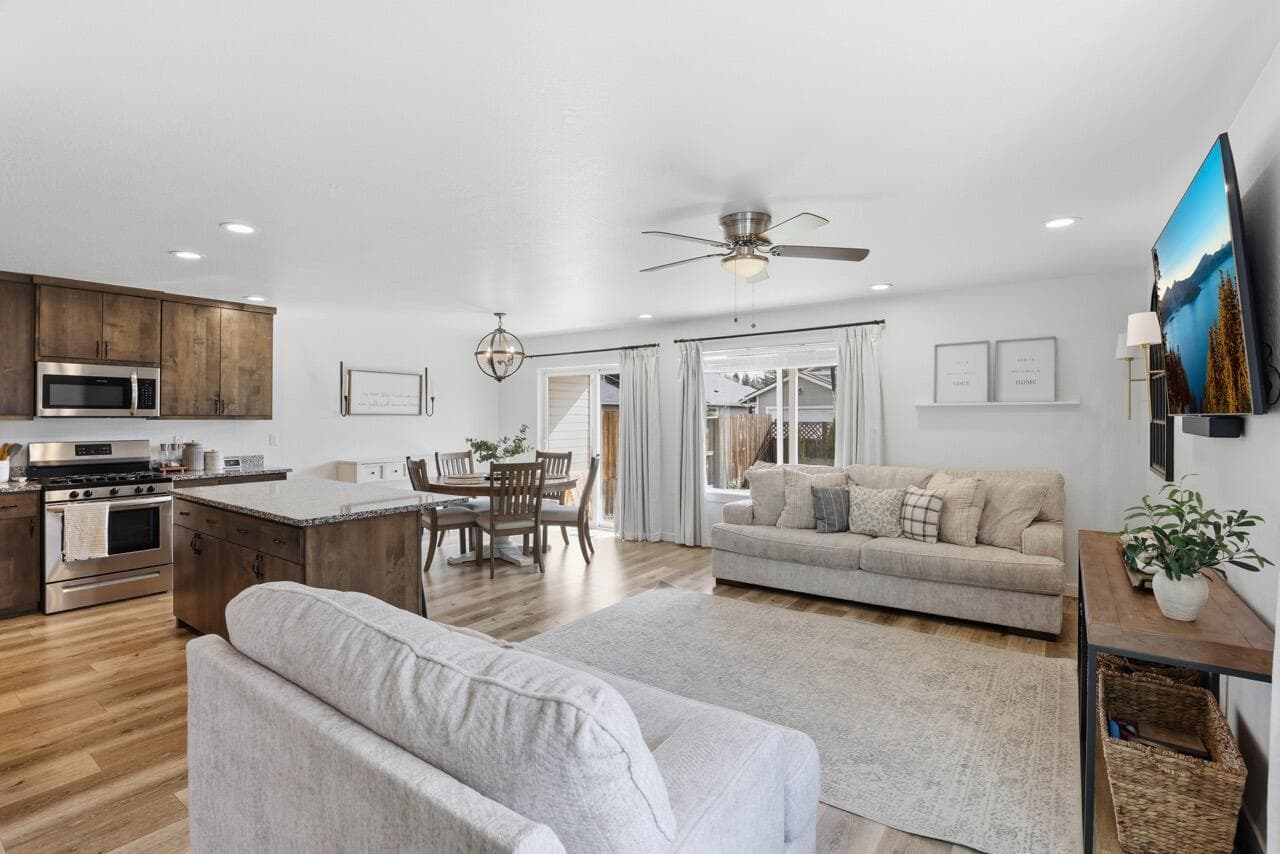 Photo of 1619 Columbus 1 of 30