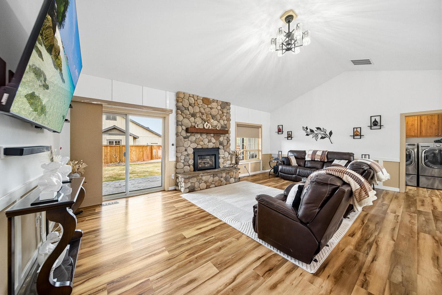 Photo of 147 NW Saddlehorn Court 8 of 26