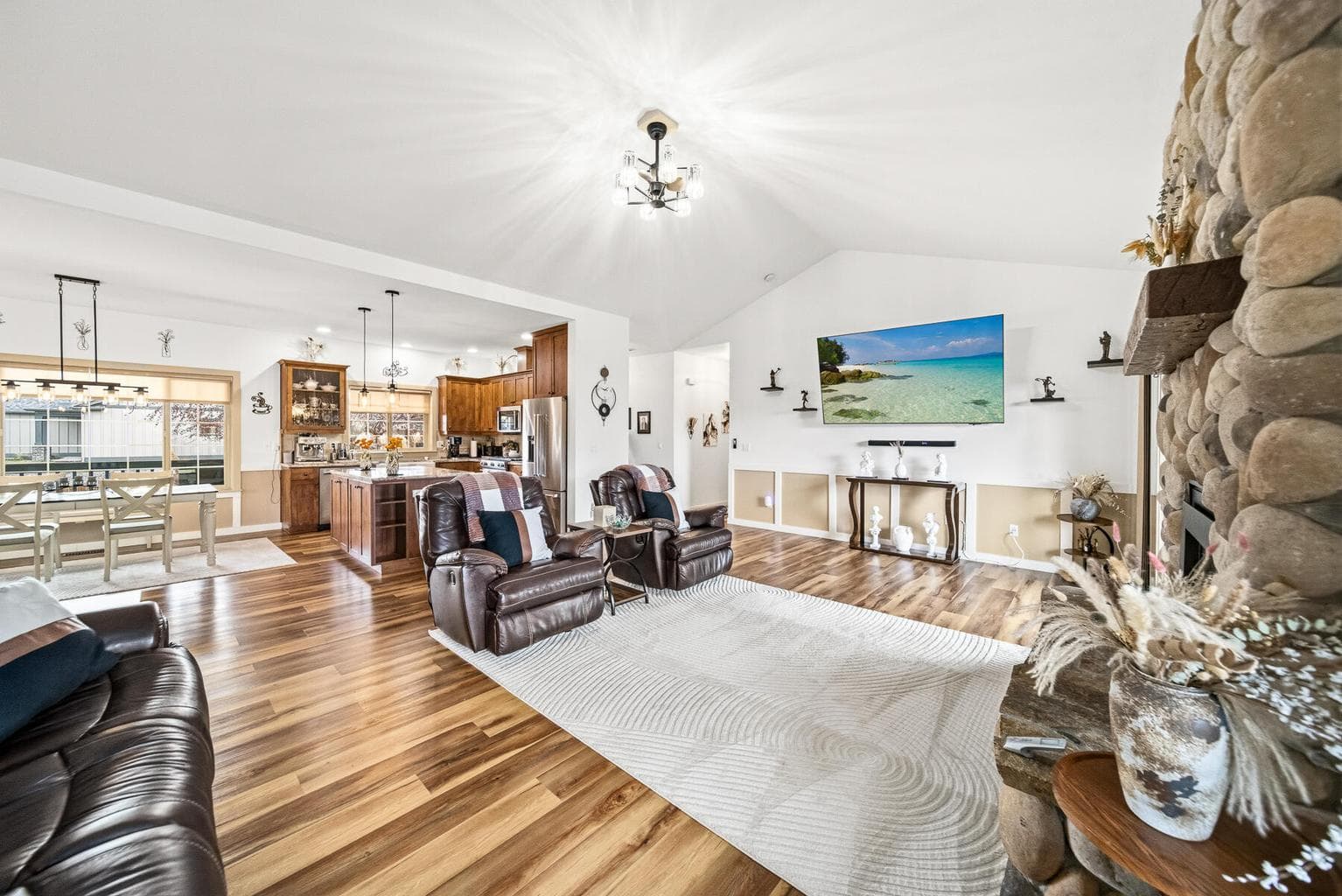 Photo of 147 NW Saddlehorn Court 9 of 26