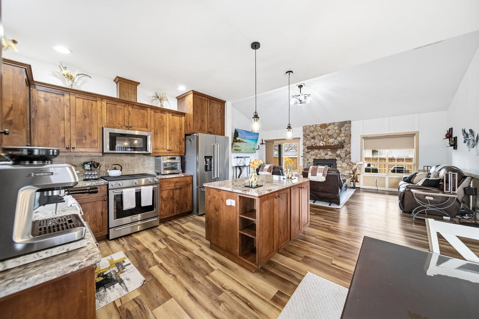 Photo of 147 NW Saddlehorn Court 13 of 26