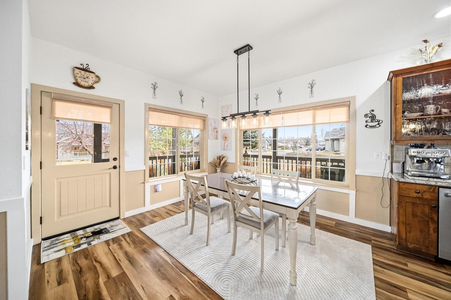 Photo of 147 NW Saddlehorn Court 17 of 26