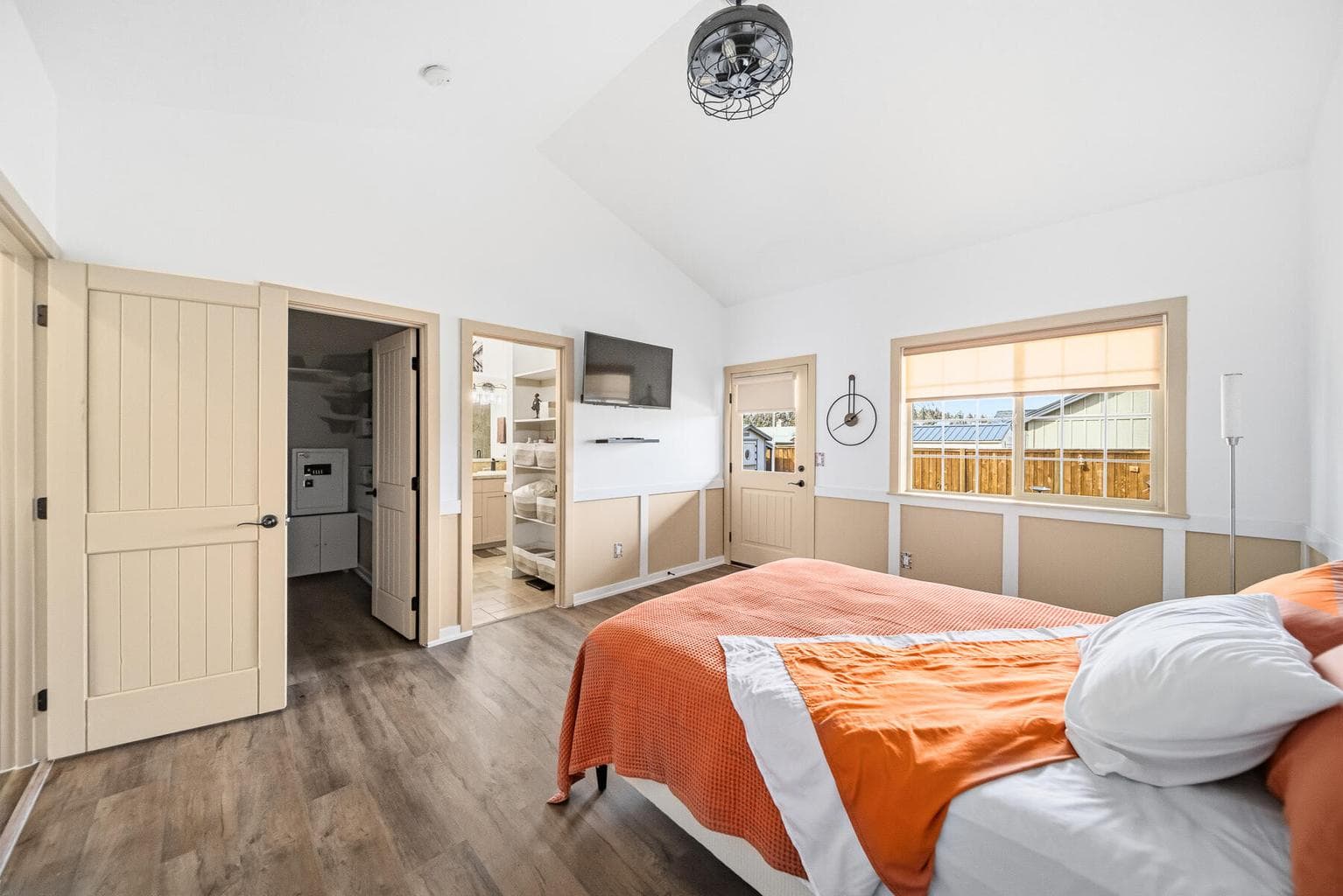 Photo of 147 NW Saddlehorn Court 20 of 26