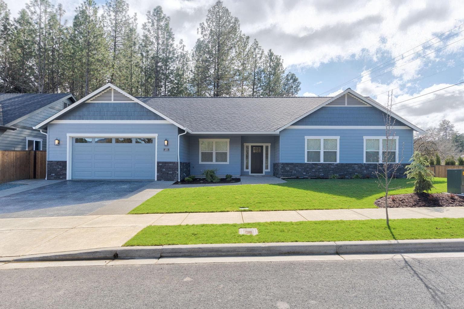 2571 Overland