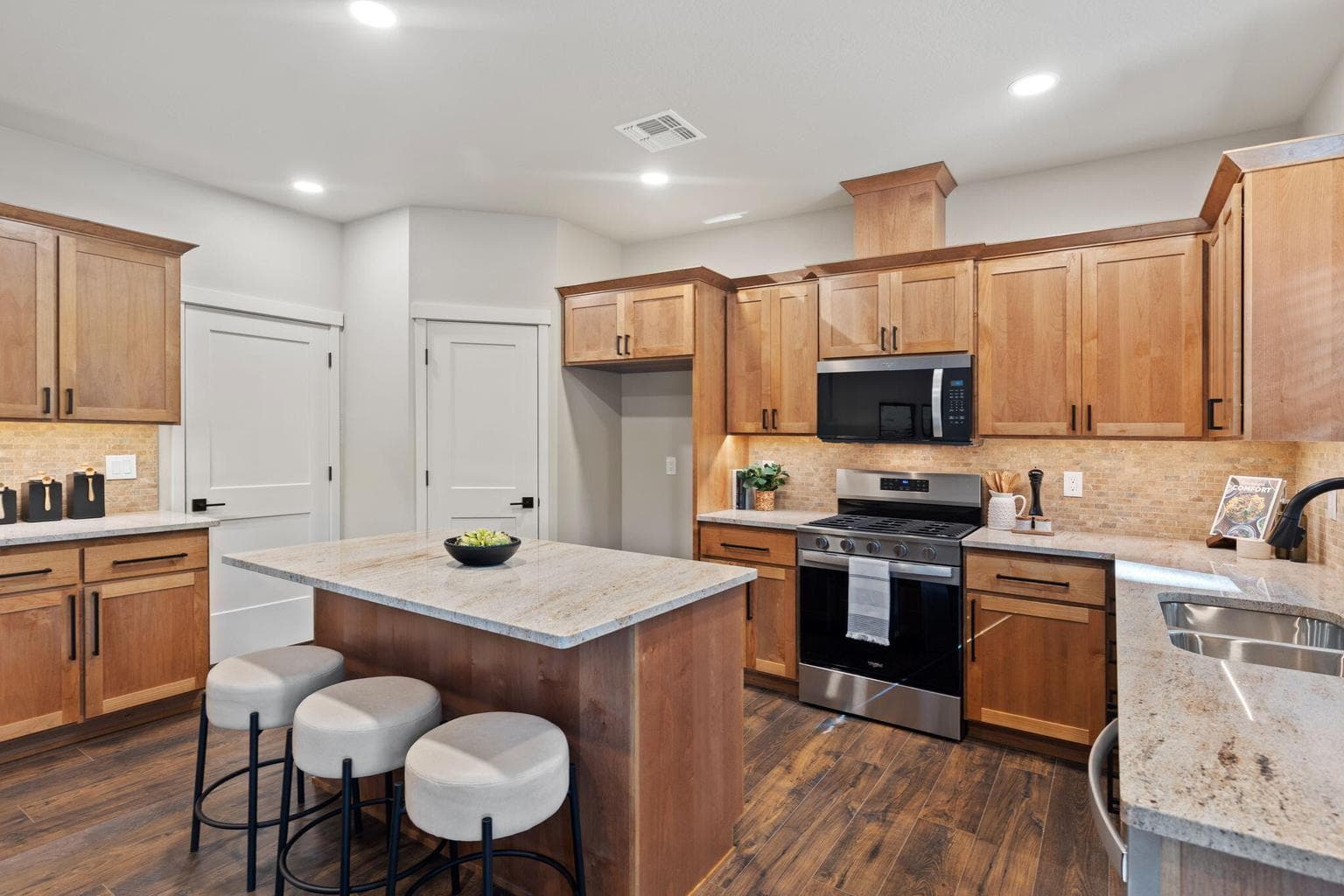 Photo of 2571 Overland 2 of 43