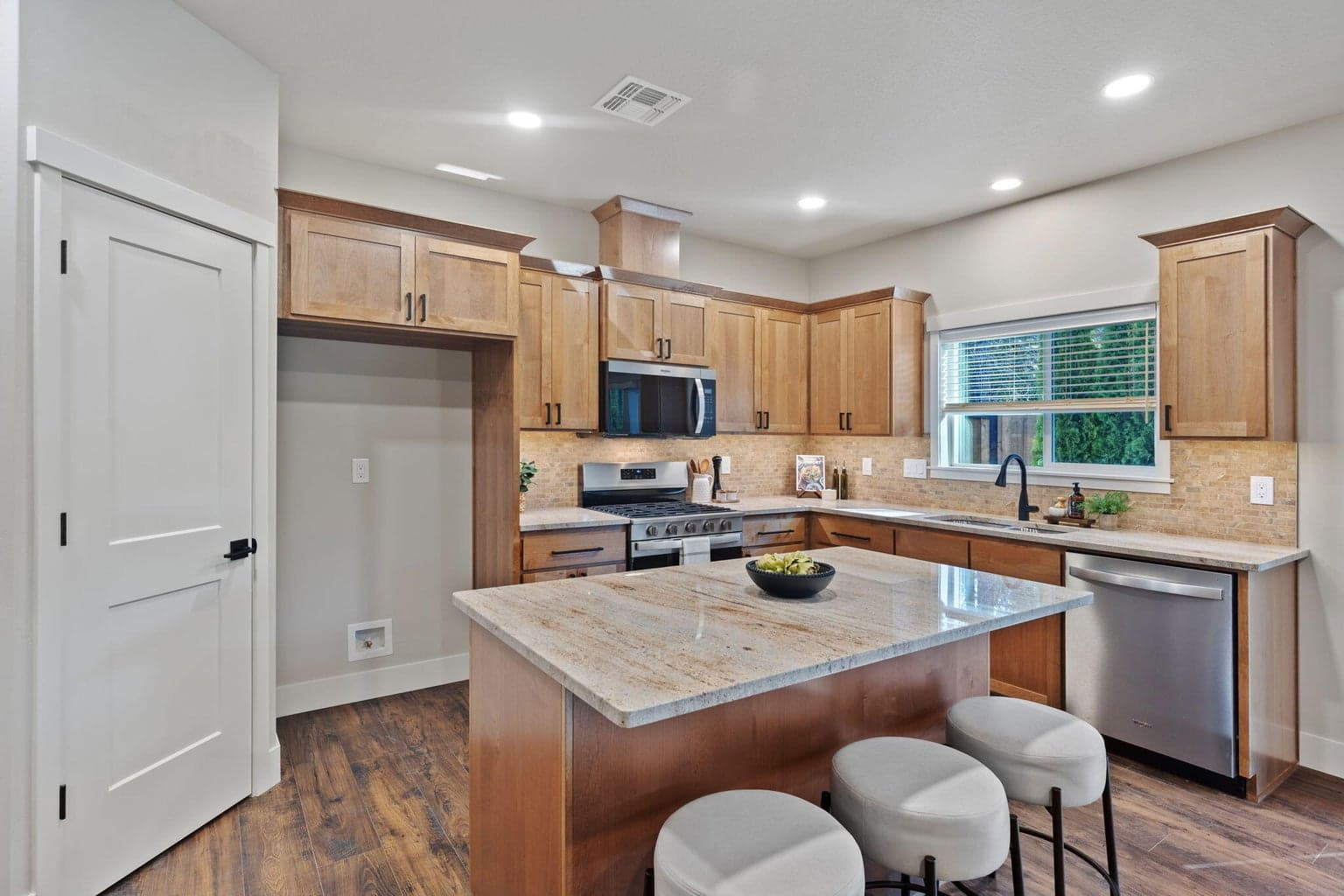 Photo of 2571 Overland 3 of 43