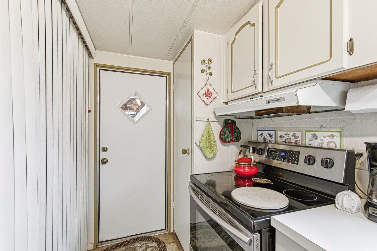 Photo of 6901 Old Stage 4 of 21