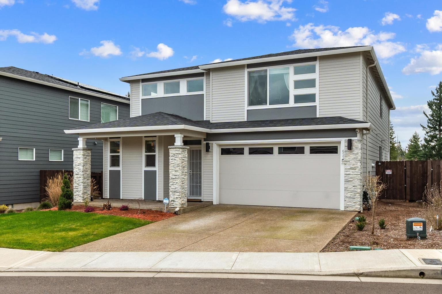 Photo of 652 49th 3 of 44