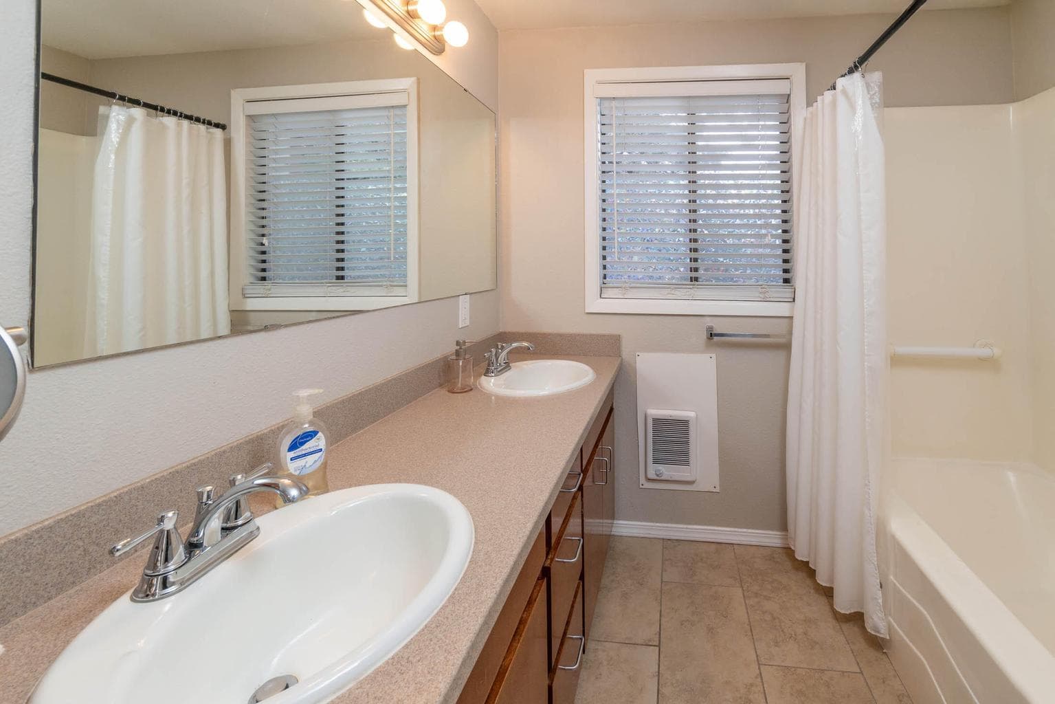 Photo of 2153 NW Hill Street 7 of 13
