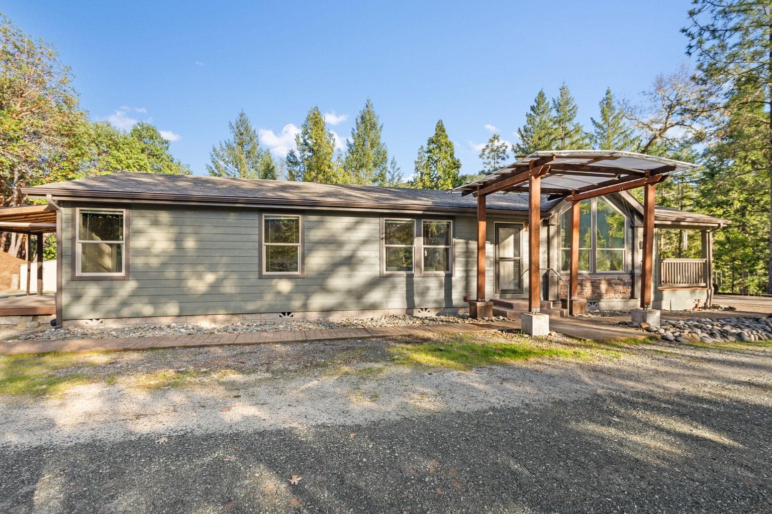 Photo of 120 Siskiyou 2 of 63
