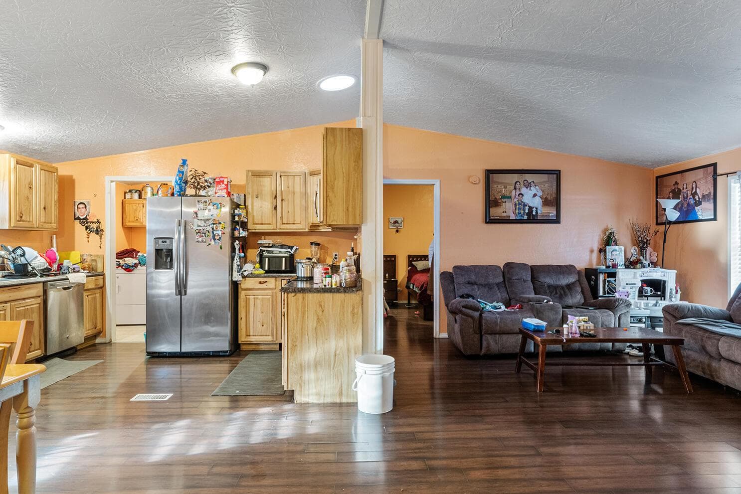 Photo of 1570 Peach 3 of 21