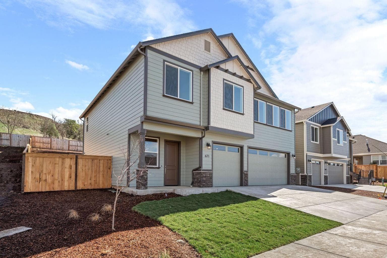 Photo of 671 Old Waverly 3 of 28