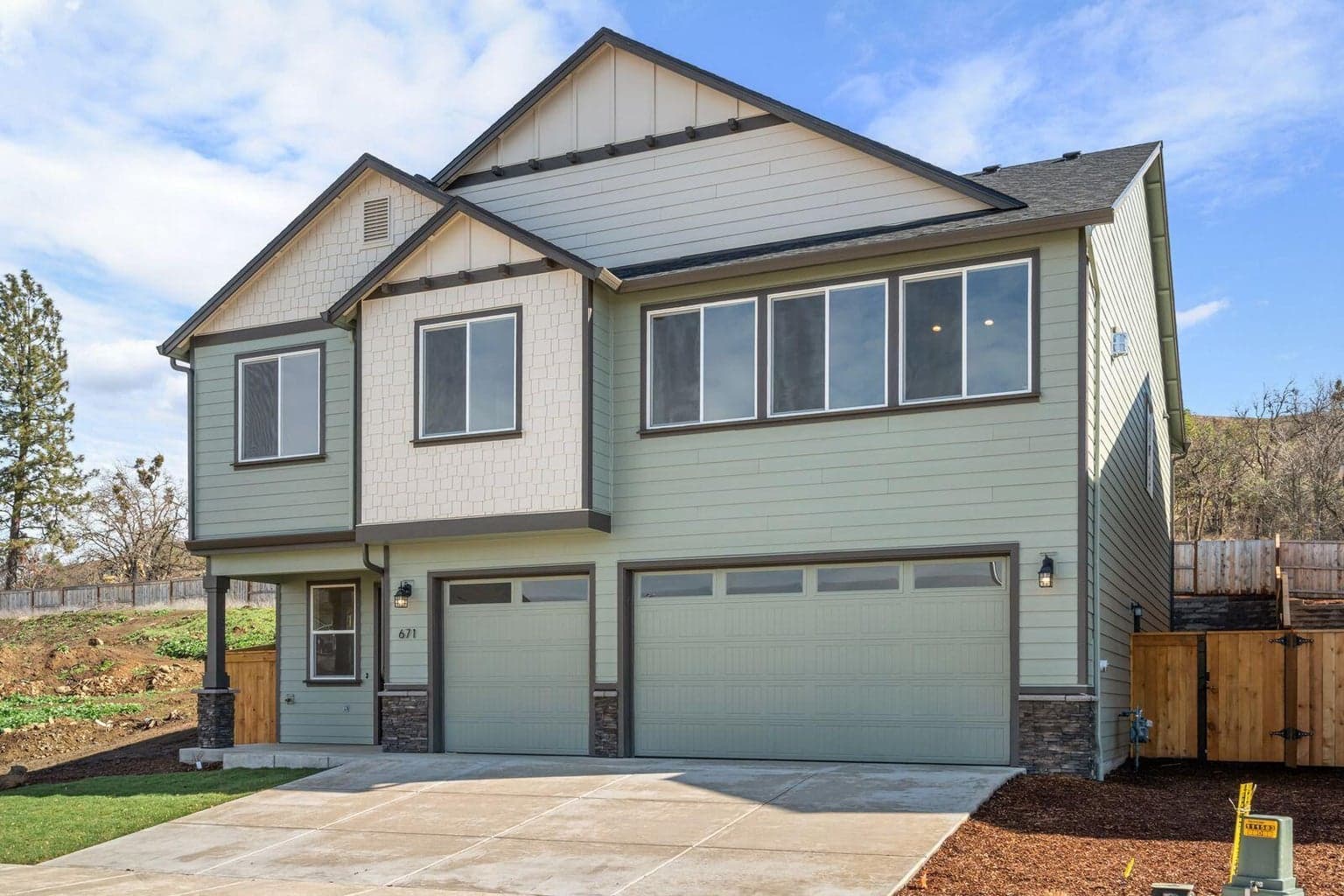 Photo of 671 Old Waverly 4 of 28
