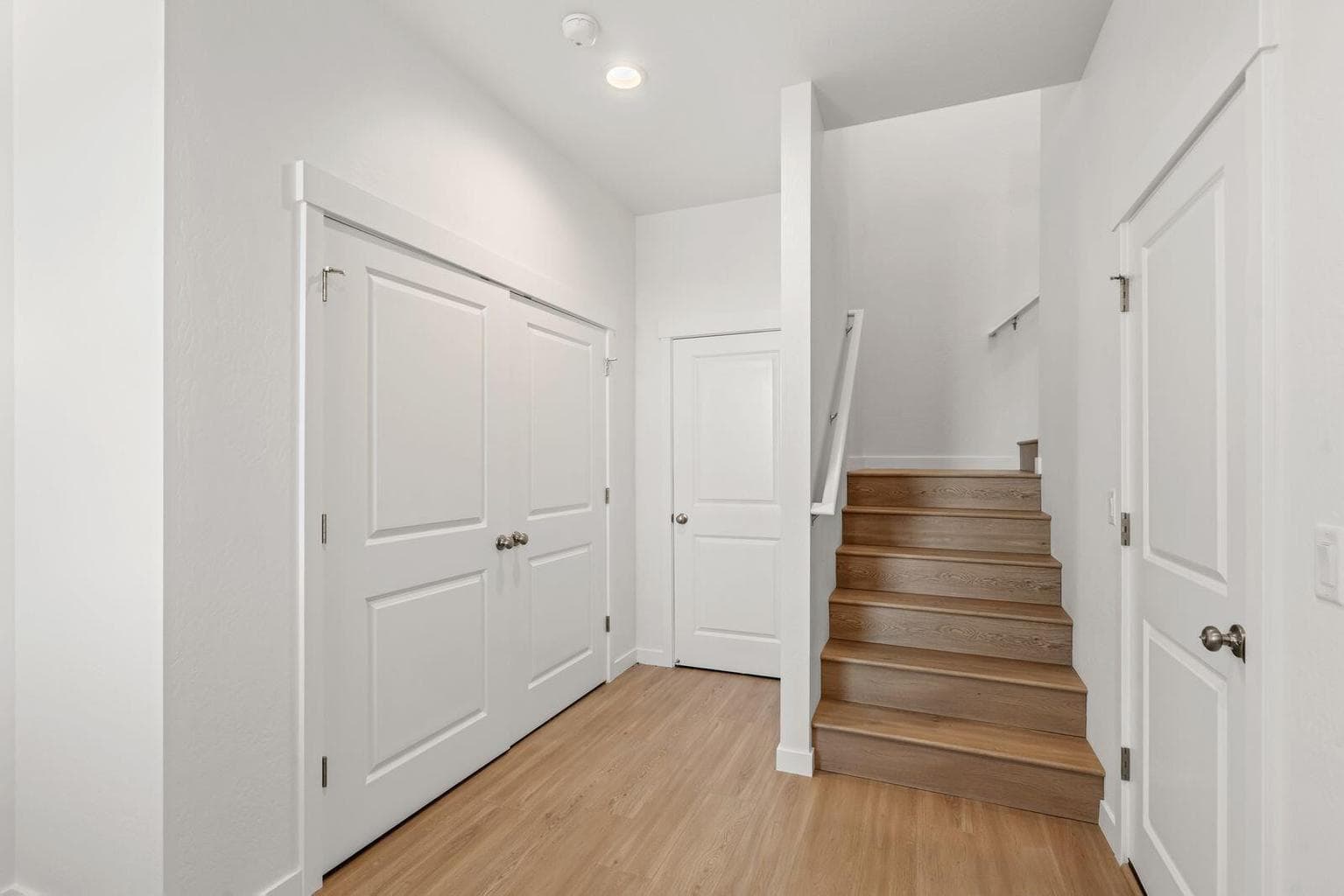 Photo of 671 Old Waverly 5 of 28