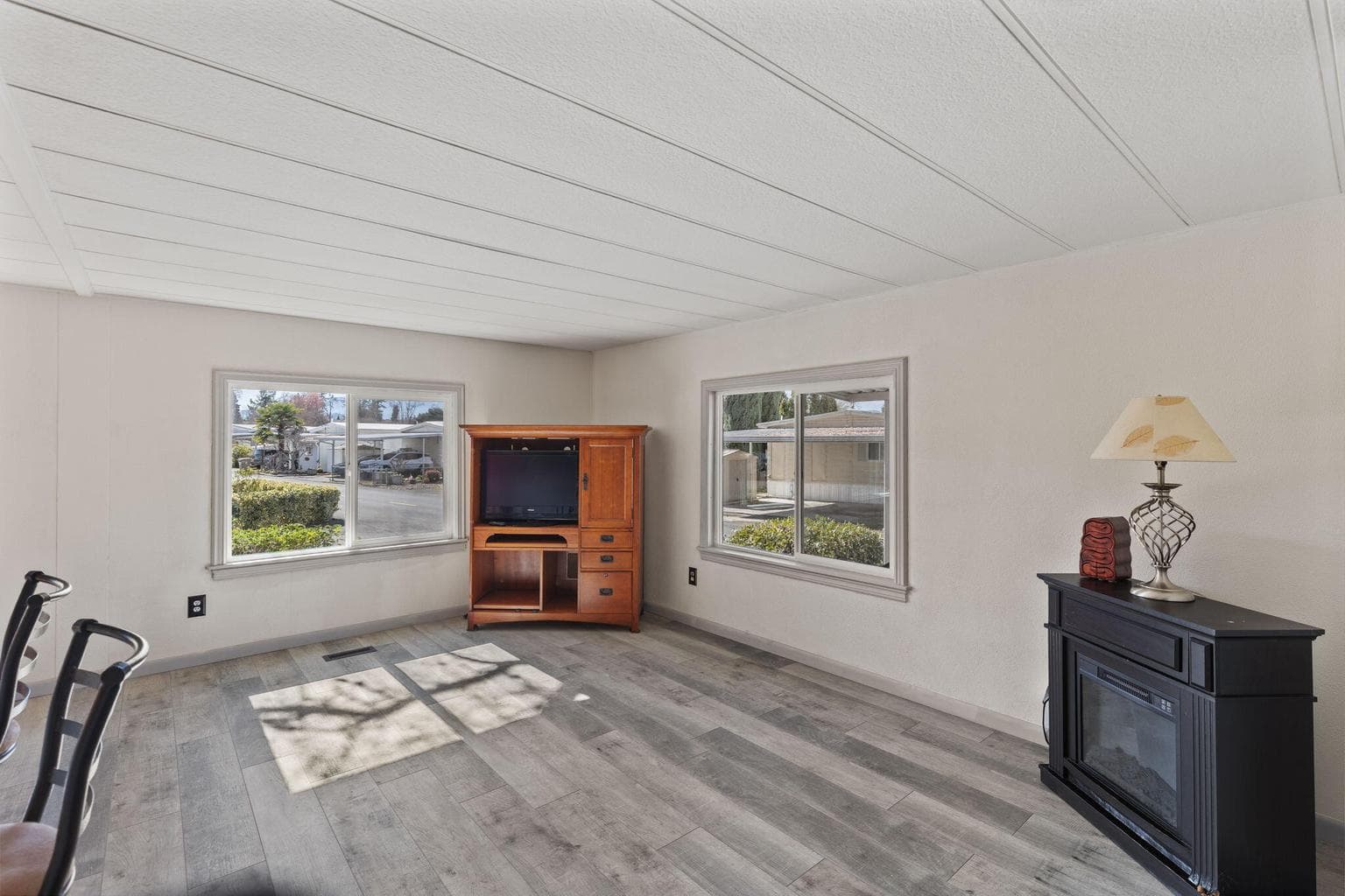 Photo of 281 Lakeview 4 of 28