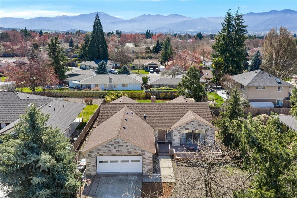 3208 Burton