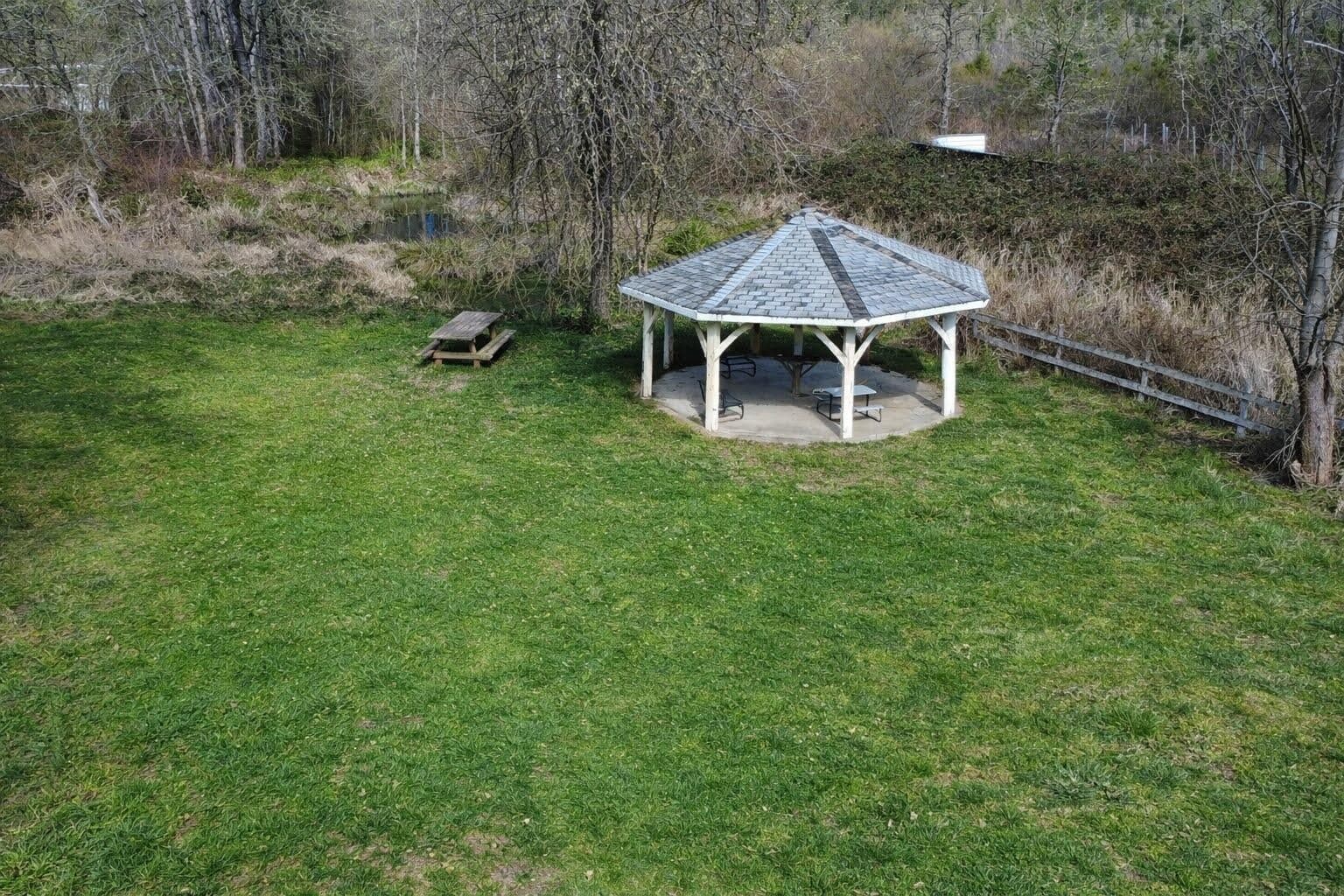 Photo of 1449 Rockydale 4 of 11