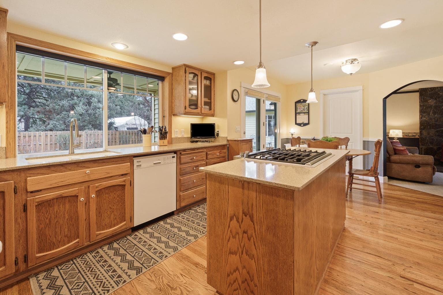 Photo of 61288 King Saul Avenue 5 of 48