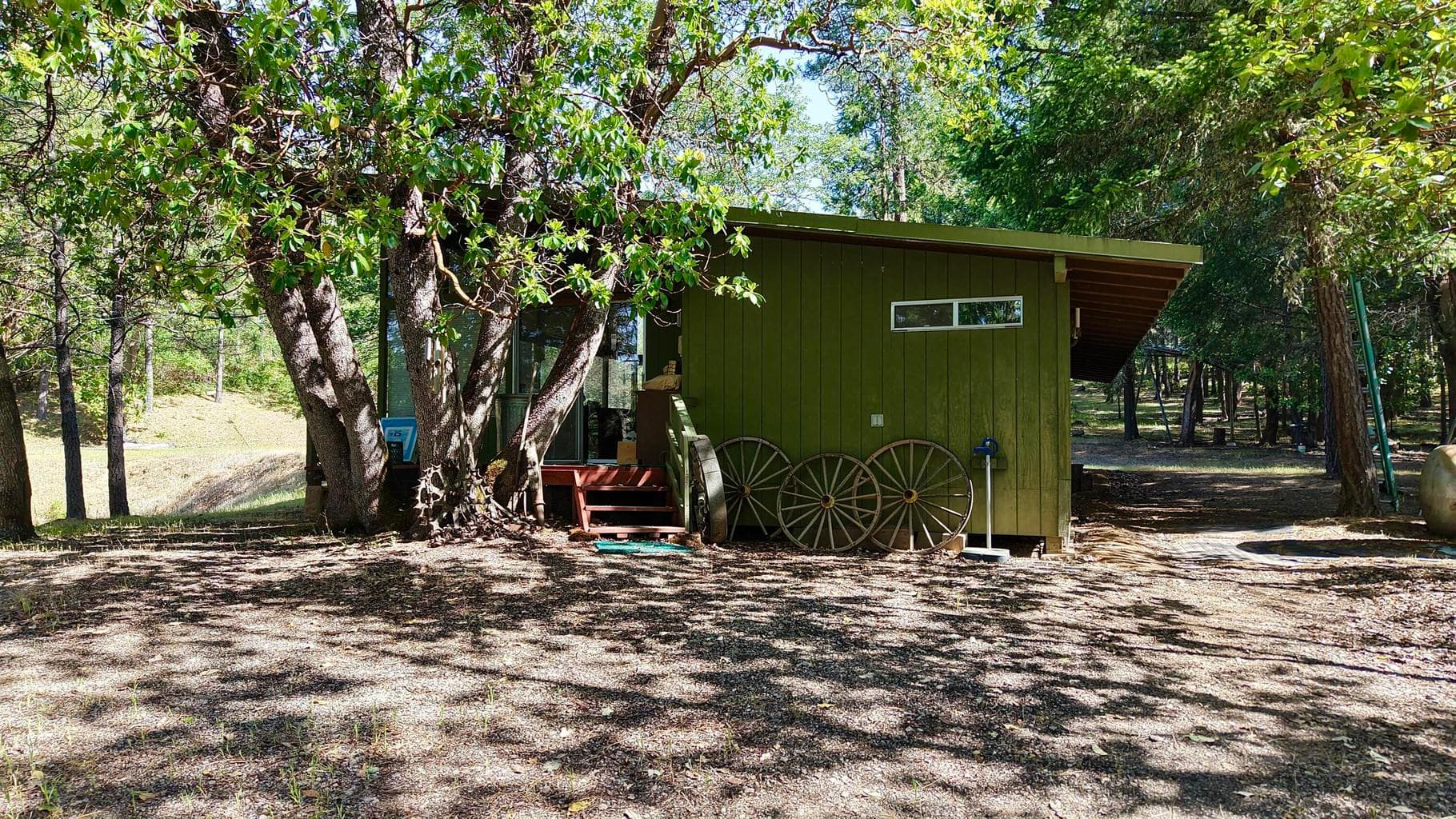 Front entrance to cabin. Fully Furnished, all you need are your clothes and food.