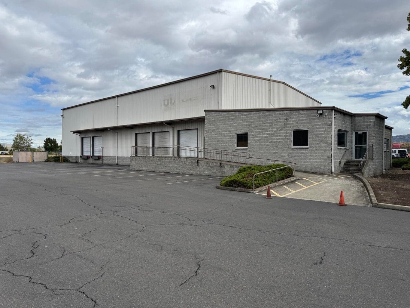 1165 Fisher, Medford, 97504